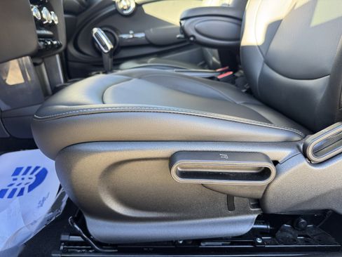 Used 2022 MINI Cooper 2-Door Hardtop image 13