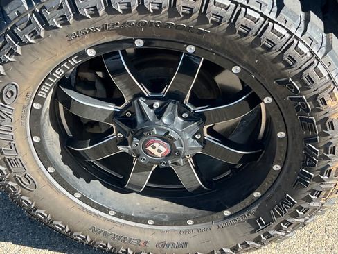 Used 2019 RAM 1500 Laramie w/ Off Road Group AWD/4WD image 17