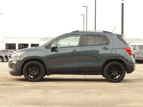 Used 2022 Chevrolet Trax LT w/ Driver Confidence Package FWD image 4