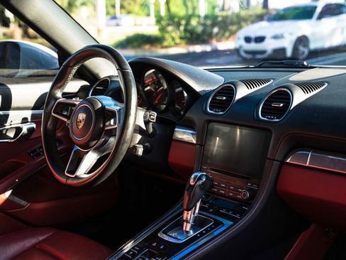 Used 2017 Porsche 718 Boxster RWD image 31
