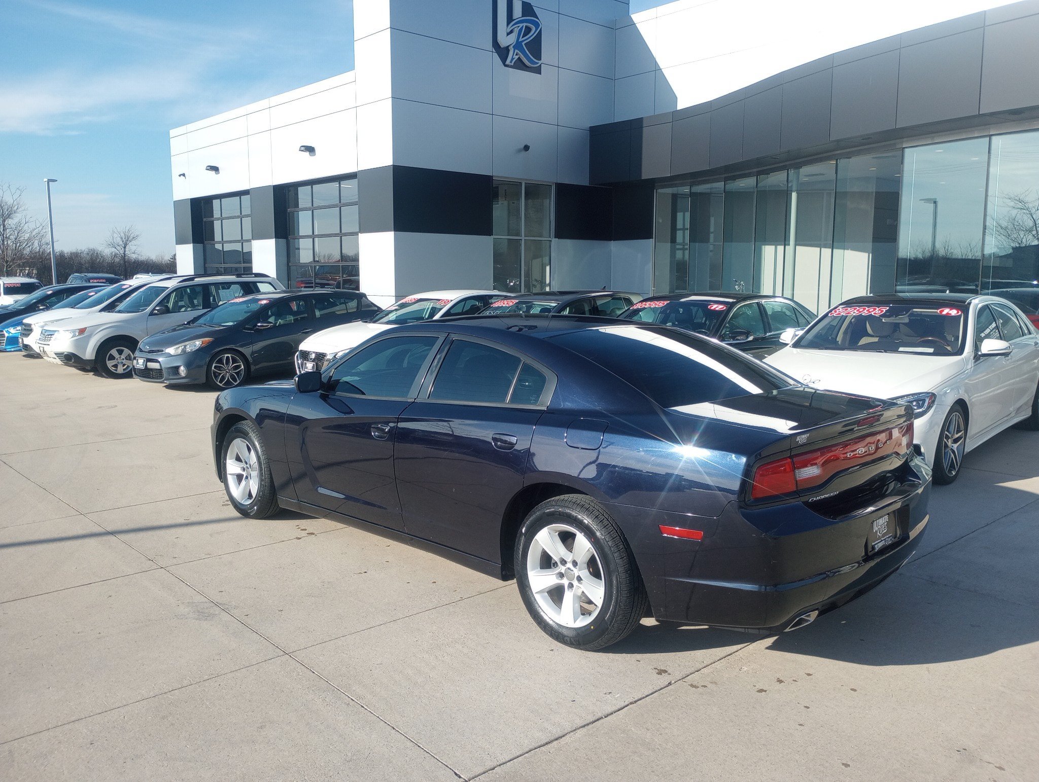 Used 2012 Dodge Charger SE RWD image 2
