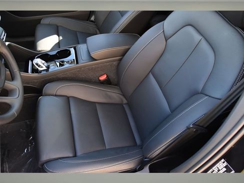 Certified 2025 Volvo XC40 B5 Plus w/ Protection Package Premier image 11