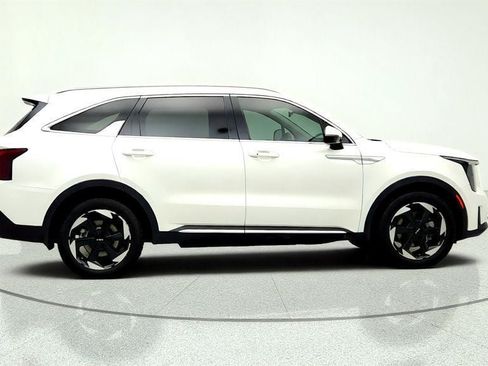 Used 2025 Kia Sorento EX FWD image 4