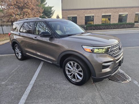 Used 2021 Ford Explorer Limited image 4