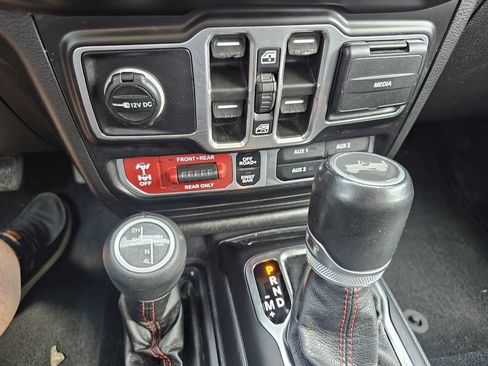 Used 2021 Jeep Wrangler Unlimited Rubicon w/ Uconnect 4C Nav & Sound Group AWD/4WD image 12