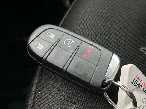 Used 2017 Jeep Renegade Latitude w/ Popular Equipment Group AWD/4WD image 29