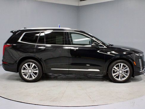 Used 2025 Cadillac XT6 Premium Luxury image 13