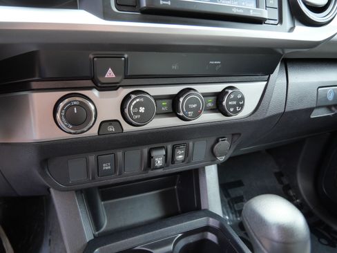Certified 2019 Toyota Tacoma SR5 AWD/4WD image 24
