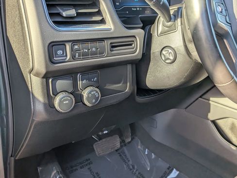 Used 2024 Chevrolet Suburban Premier image 17