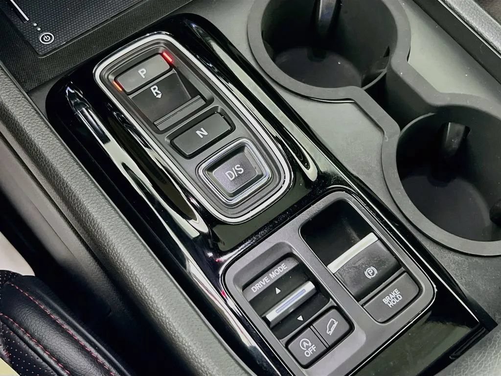 Used 2025 Honda Pilot Black Edition image 18