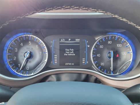 Used 2024 Chrysler Voyager LX image 7