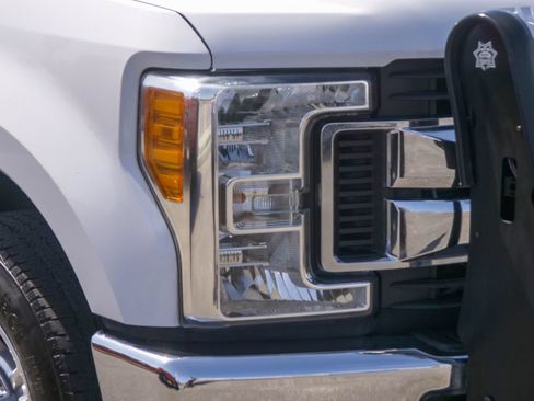Used 2017 Ford F350 XLT w/ XLT Value Package RWD image 4