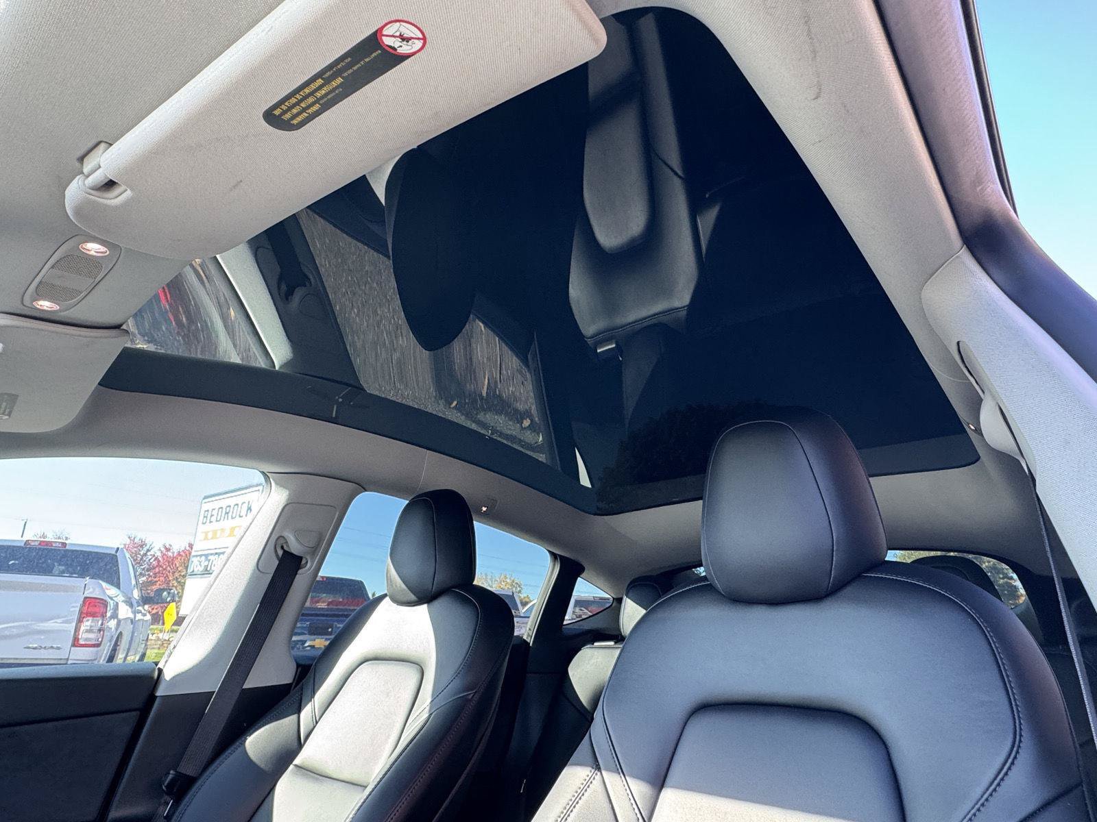 Used 2022 Tesla Model Y Long Range AWD/4WD image 17