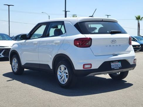 Certified 2026 Hyundai Venue SE FWD image 3