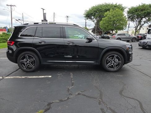Used 2026 Mercedes-Benz GLB 250 4MATIC image 2