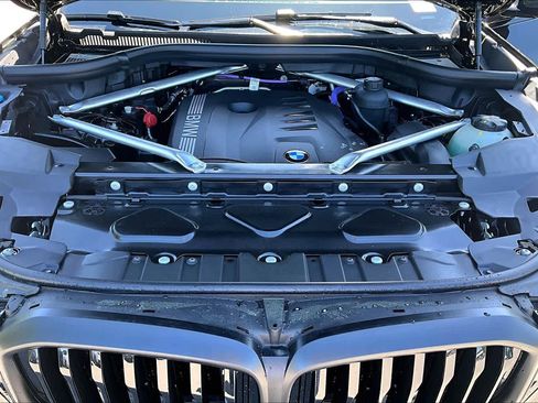 New 2026 BMW X5 xDrive40i w/ M Sport Package AWD/4WD image 16