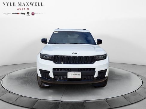 New 2025 Jeep Grand Cherokee L Altitude image 18