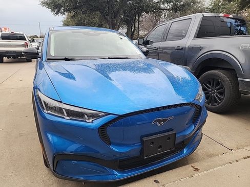 Used 2025 Ford Mustang Mach-E Select w/ Comfort Package Lite image 2