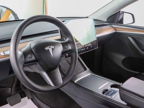 Used 2024 Tesla Model Y Long Range AWD/4WD image 20