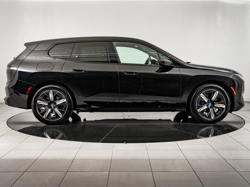 Used 2023 BMW iX xDrive50 w/ Sport Package AWD/4WD image 11
