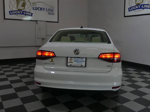 Used 2017 Volkswagen Jetta SE FWD image 8