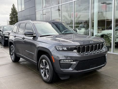 Used 2025 Jeep Grand Cherokee Limited 4xe w/ MOPAR Finishing Package image 2