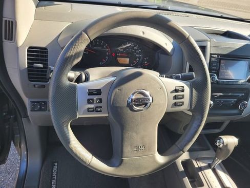 Used 2016 Nissan Frontier SV image 30