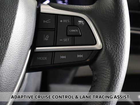 Used 2023 Toyota Sienna XLE image 4