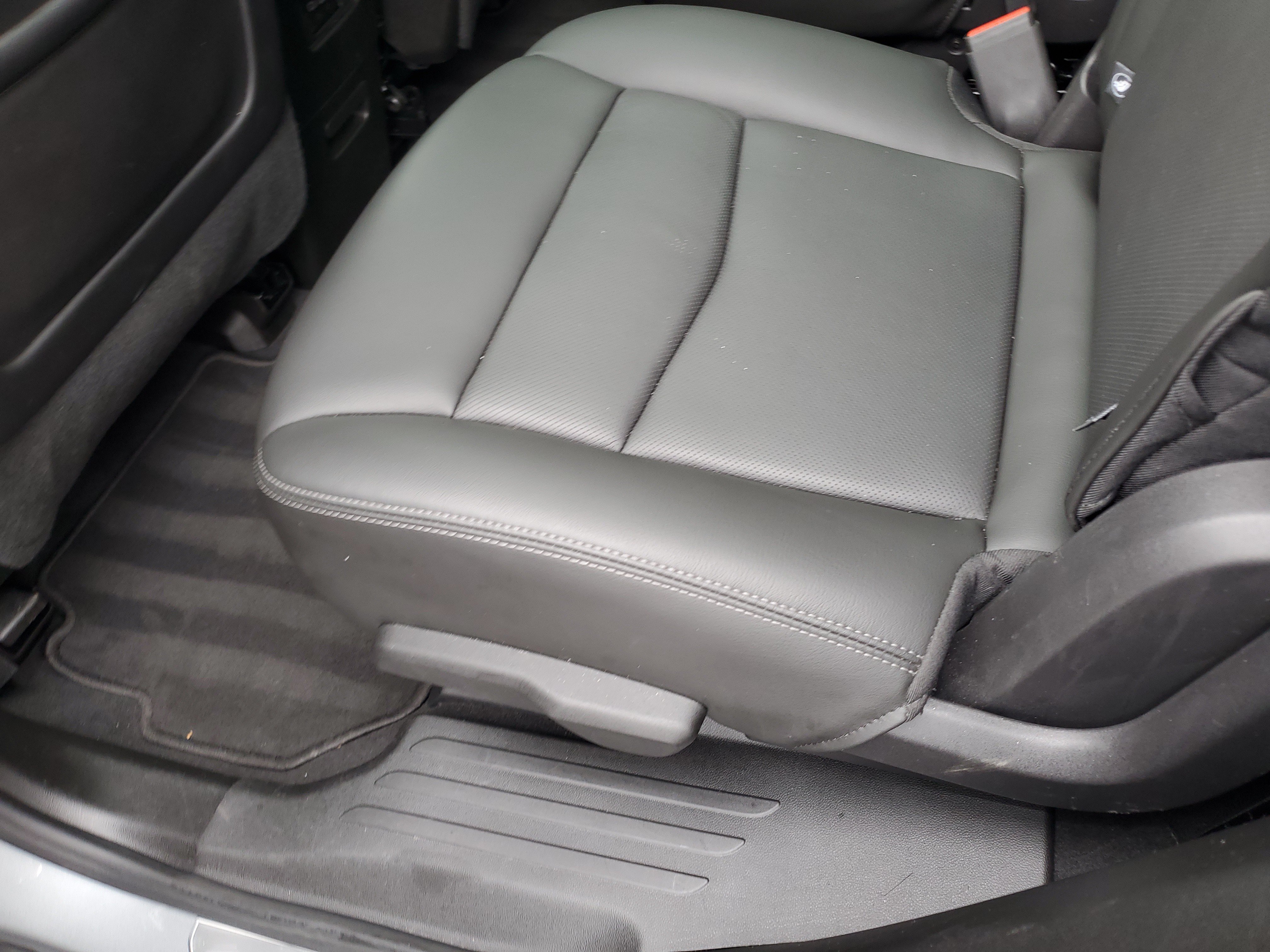 Used 2025 Cadillac XT6 Premium Luxury AWD/4WD image 13