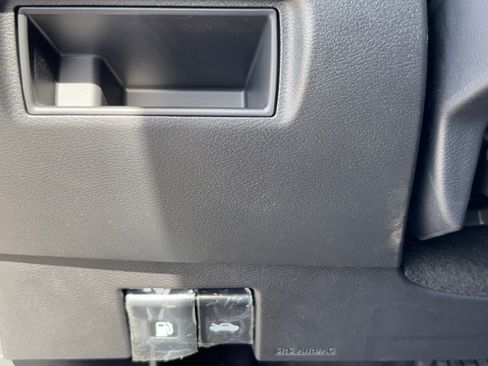 New 2025 Nissan Versa SV w/ Trunk Package image 28