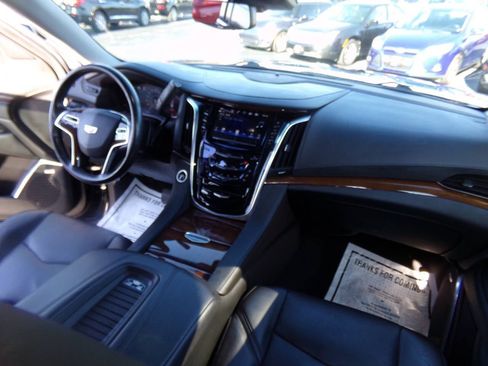 Used 2019 Cadillac Escalade ESV Luxury image 63