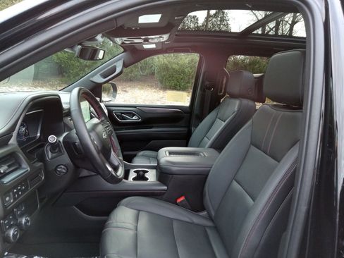 Used 2023 Chevrolet Suburban RST w/ Luxury Package image 11