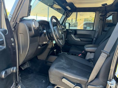 Used 2018 Jeep Wrangler Unlimited Sport w/ Connectivity Group image 18