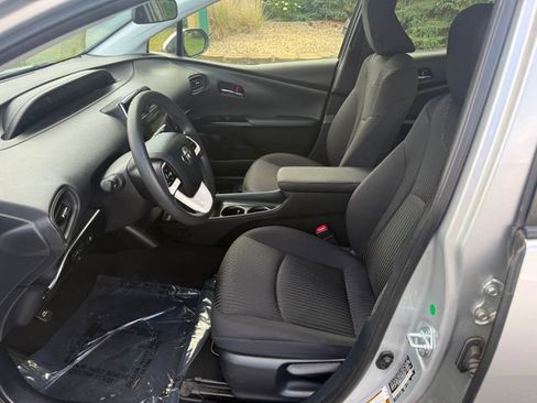 Used 2018 Toyota Prius One FWD image 5