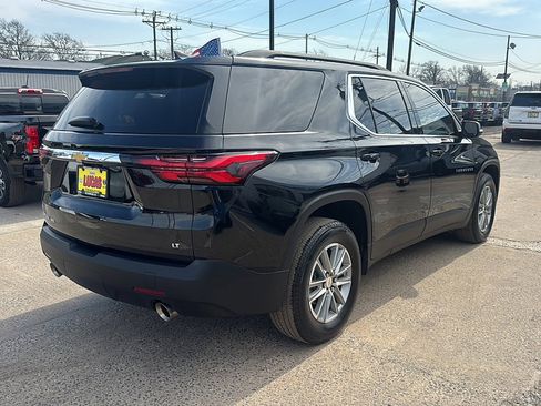 Used 2023 Chevrolet Traverse LT image 5