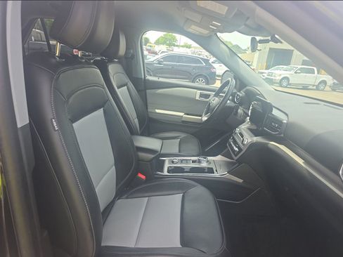 Used 2023 Ford Explorer XLT w/ Equipment Group 202A AWD/4WD image 10