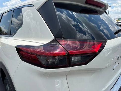Used 2023 Nissan Rogue SV FWD image 23