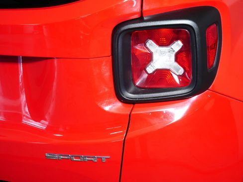 Used 2020 Jeep Renegade Sport w/ Sport Appearance Group image 17