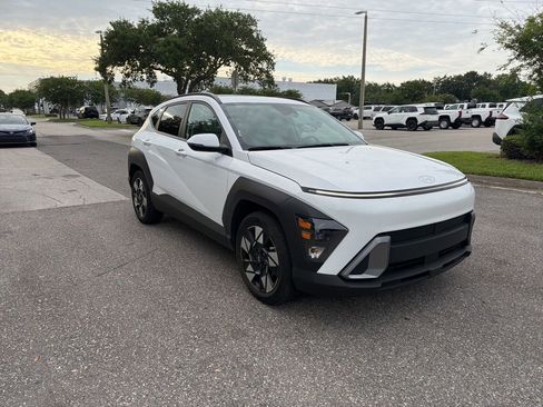 Used 2025 Hyundai Kona SEL FWD image 7