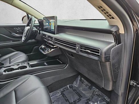 Used 2025 Lincoln Corsair FWD image 17