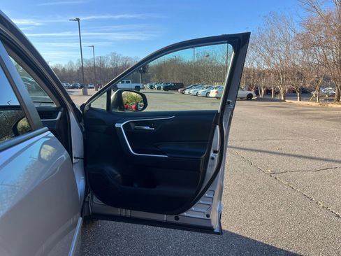 Used 2024 Toyota RAV4 XLE image 32