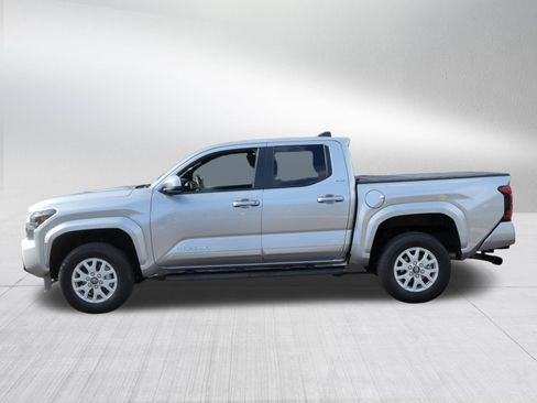 Certified 2024 Toyota Tacoma SR5 AWD/4WD image 5