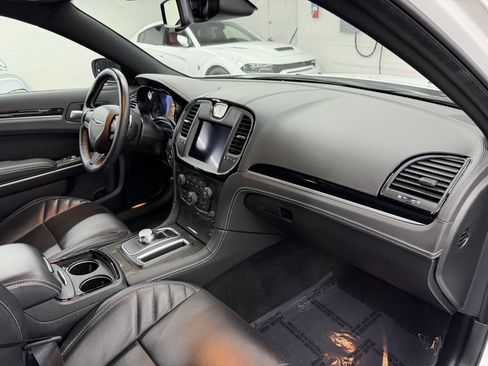 Used 2023 Chrysler 300 C image 17
