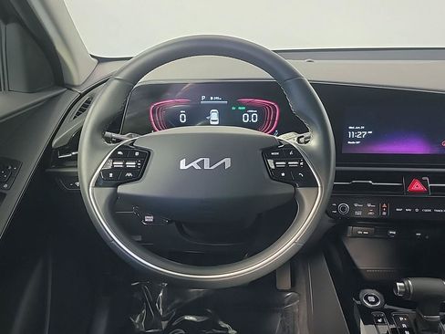 Used 2023 Kia Niro EX FWD image 21