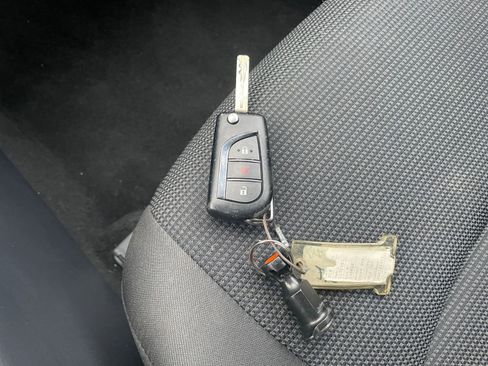 Used 2025 Toyota RAV4 LE image 22