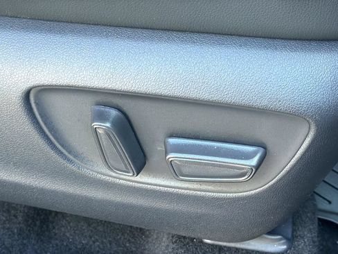 Used 2024 Toyota Highlander XLE AWD/4WD image 10