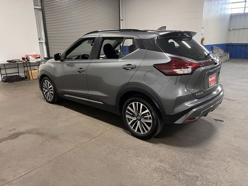 Used 2024 Nissan Kicks SR image 3