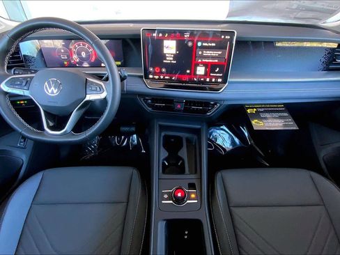 New 2026 Volkswagen Tiguan SE FWD image 5