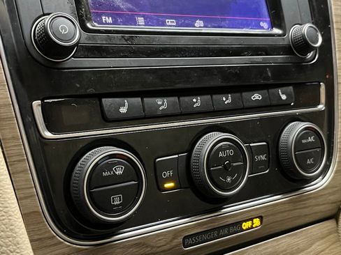 Used 2016 Volkswagen Passat 1.8T SE image 10