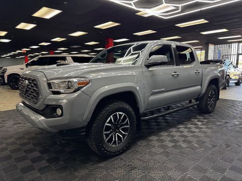 Used 2020 Toyota Tacoma TRD Sport w/ Technology Package RWD image 8